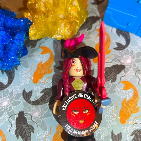 Roblox Series 9 NEVERLAND LAGOON: RED BRAID Figure w/ GOLD MERMAID VISAGE Code. - Picture 6 of 8